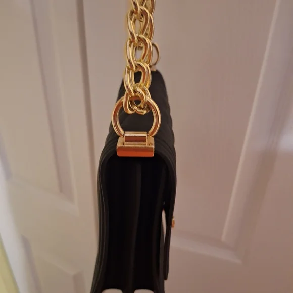 Elegant Black Quilted Chain Bag - Picture 9 of 16